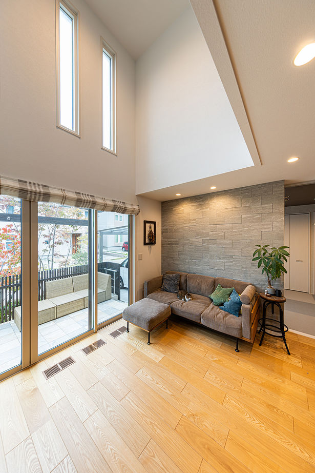 セキスイハイム 【38.8坪/夫婦＋子ども1人】大きな吹き抜けのある開放空間で広々と暮らす、家族もペットも心地よい住まいの建築実例画像3