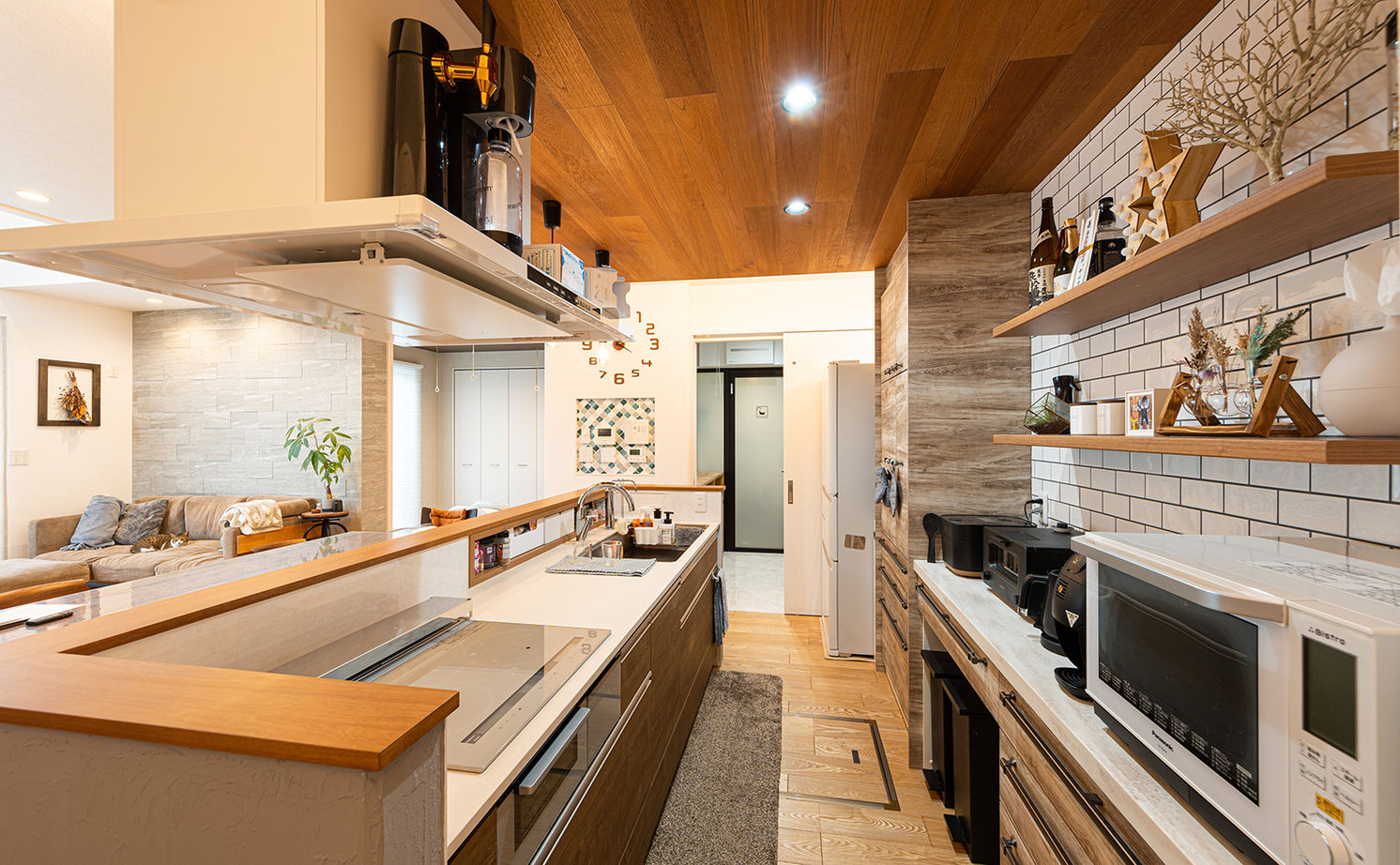 セキスイハイム 【38.8坪/夫婦＋子ども1人】大きな吹き抜けのある開放空間で広々と暮らす、家族もペットも心地よい住まいの建築実例画像8