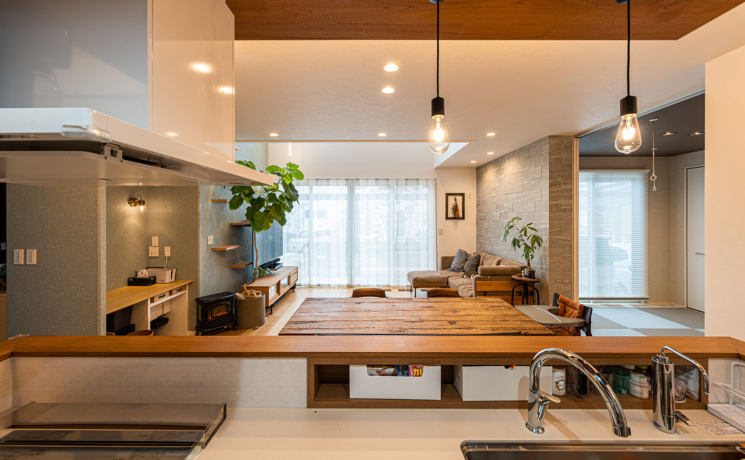 セキスイハイム 【38.8坪/夫婦＋子ども1人】大きな吹き抜けのある開放空間で広々と暮らす、家族もペットも心地よい住まいの建築実例画像9