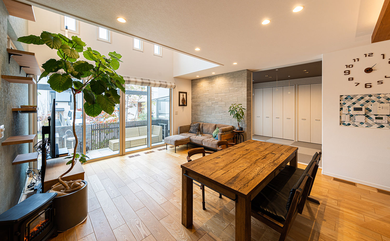 セキスイハイム 【38.8坪/夫婦＋子ども1人】大きな吹き抜けのある開放空間で広々と暮らす、家族もペットも心地よい住まいの建築実例画像10