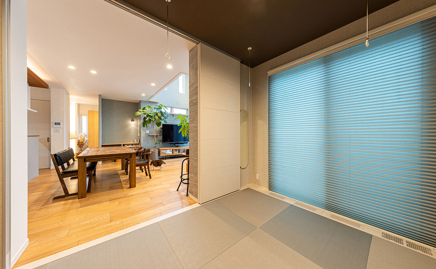 セキスイハイム 【38.8坪/夫婦＋子ども1人】大きな吹き抜けのある開放空間で広々と暮らす、家族もペットも心地よい住まいの建築実例画像11