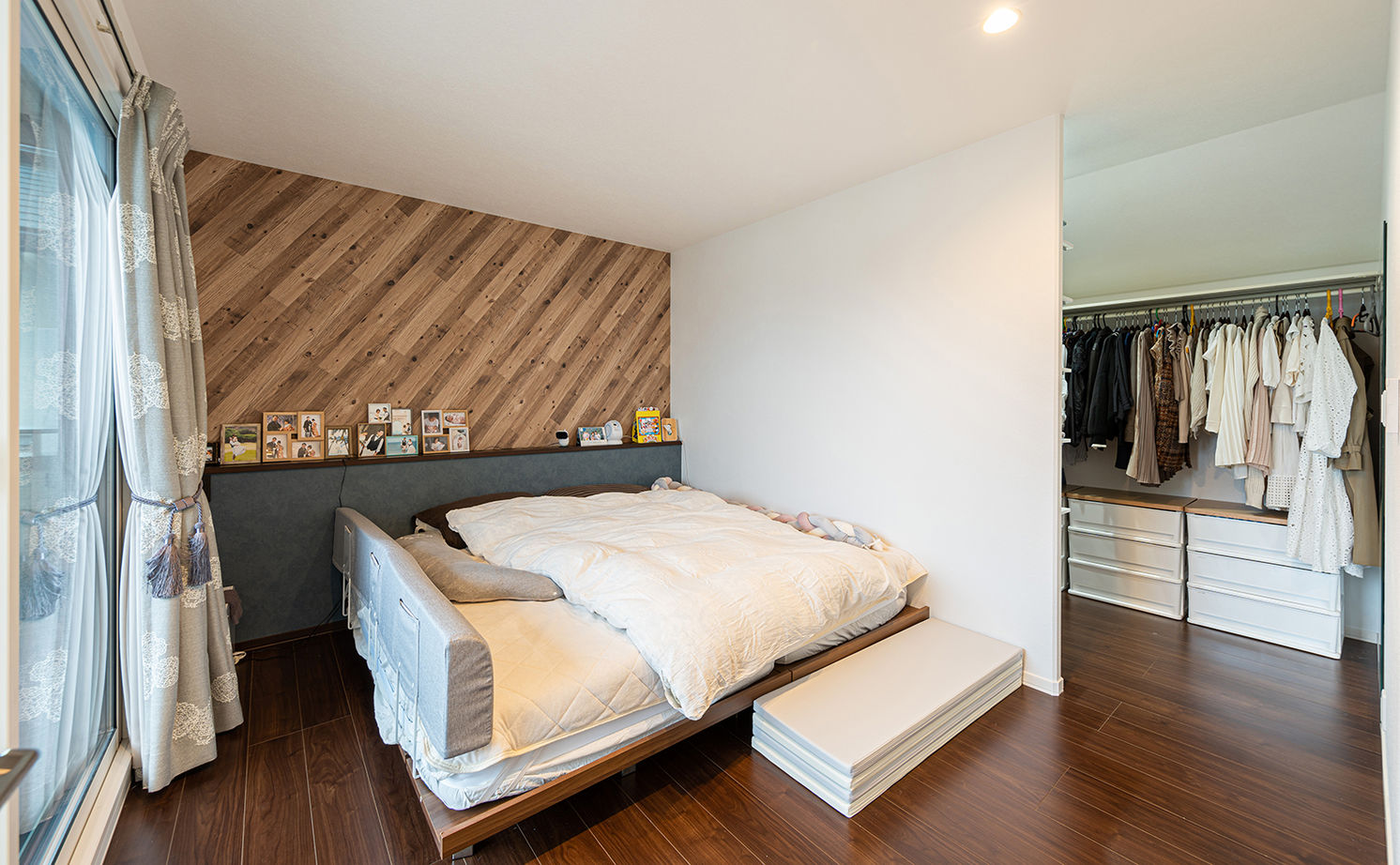 セキスイハイム 【38.8坪/夫婦＋子ども1人】大きな吹き抜けのある開放空間で広々と暮らす、家族もペットも心地よい住まいの建築実例画像14