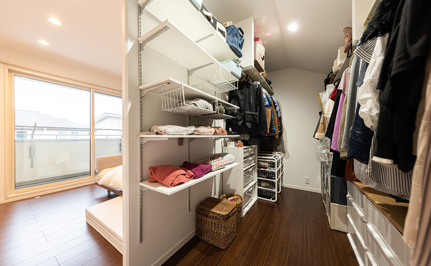 セキスイハイム 【38.8坪/夫婦＋子ども1人】大きな吹き抜けのある開放空間で広々と暮らす、家族もペットも心地よい住まいの建築実例画像15