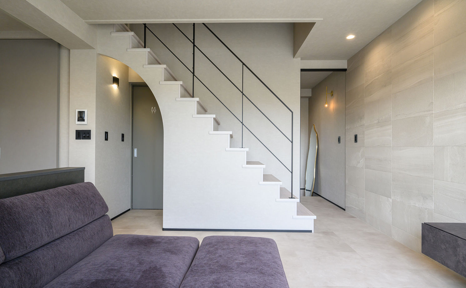 セキスイハイム 【28.9坪/夫婦】生活感を抑えたスタイリッシュな空間で“非日常”を楽しむホテルライクな住まいの建築実例画像2