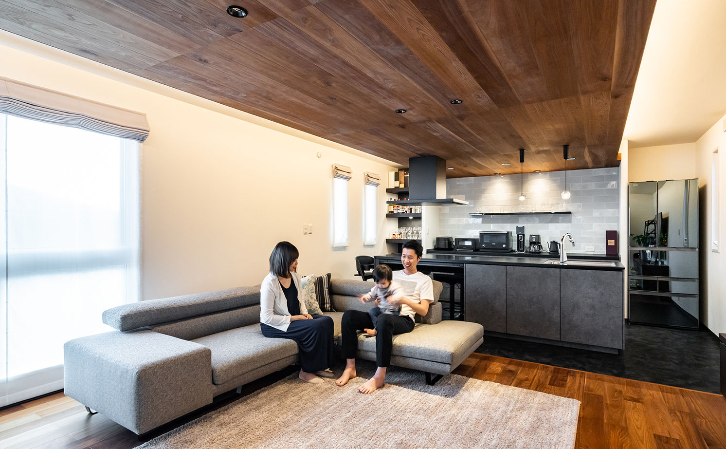 セキスイハイム 【39.6坪/夫婦＋子ども1人】みんなで囲むダイニングキッチンがこの家の主役。くつろぎとおもてなしの住まいの建築実例画像2