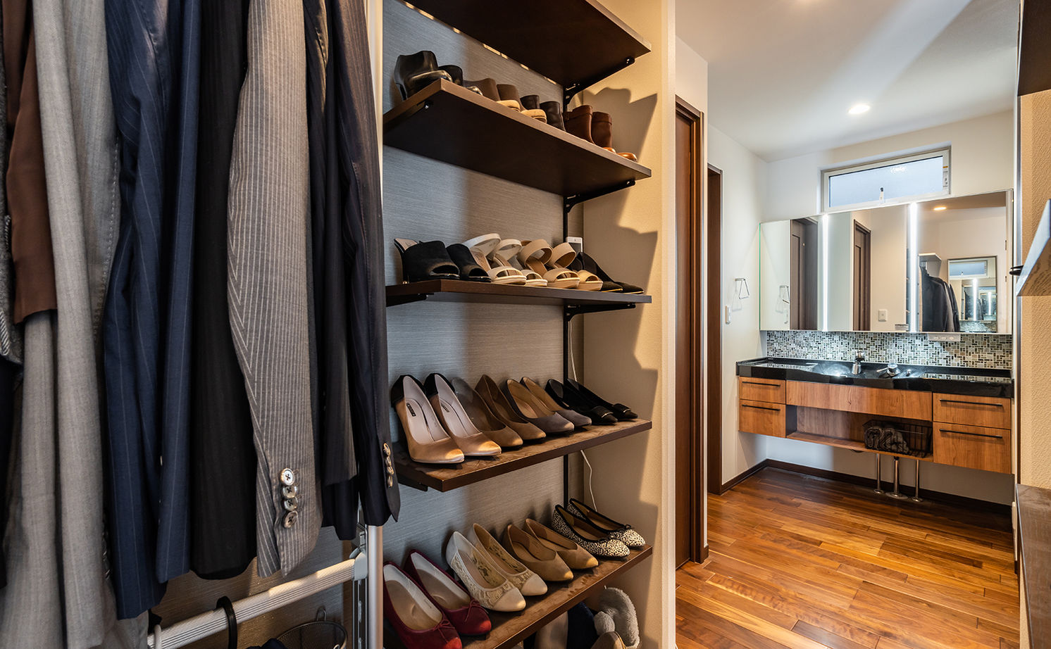 セキスイハイム 【39.6坪/夫婦＋子ども1人】みんなで囲むダイニングキッチンがこの家の主役。くつろぎとおもてなしの住まいの建築実例画像8