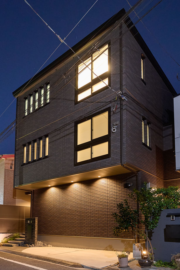 セキスイハイム 【敷地21.6坪/３階建て/夫婦】工夫とこだわりを詰め込み、広々と心地よく暮らす。狭小土地に建つ都市型住宅の建築実例画像2