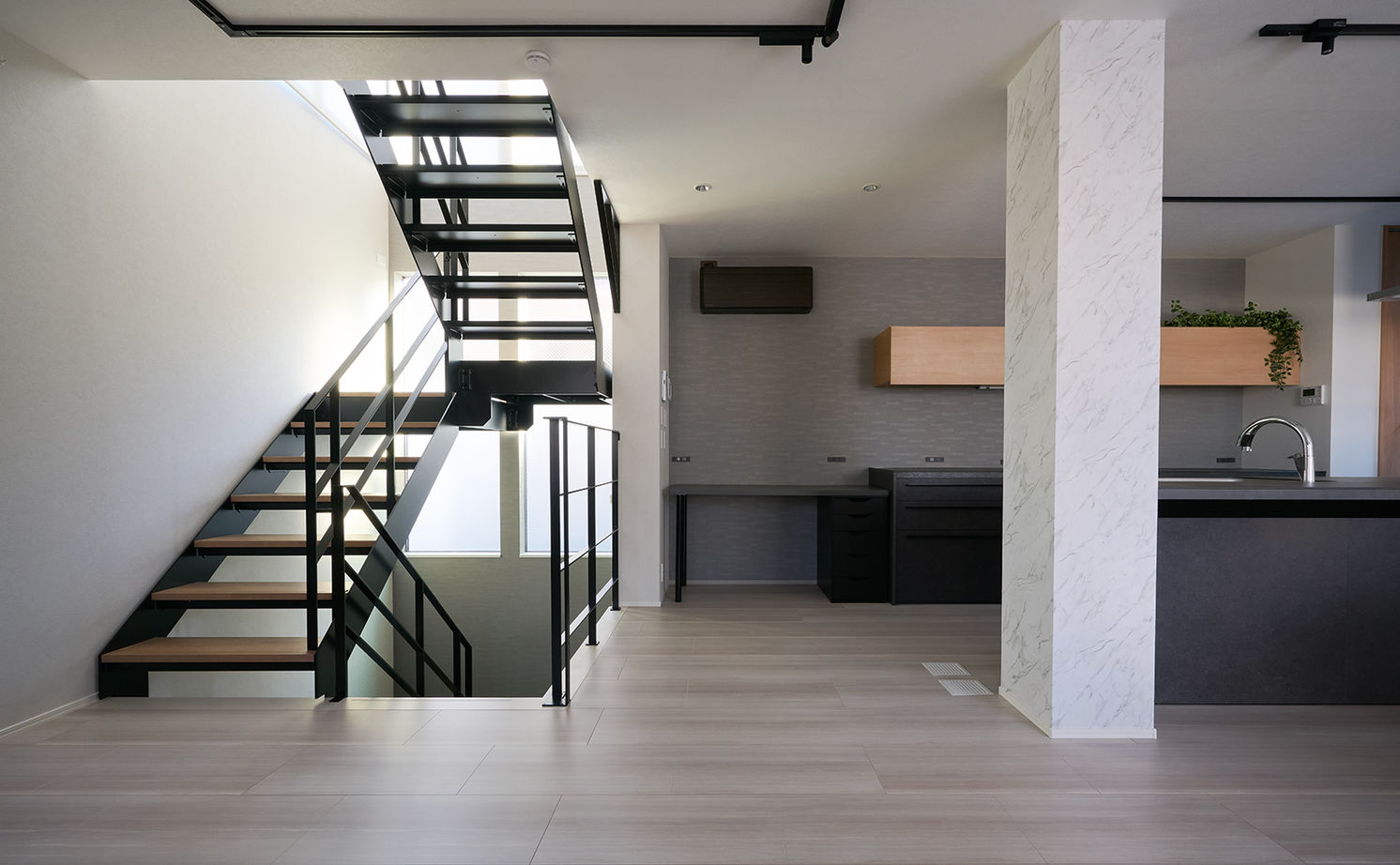 セキスイハイム 【敷地21.6坪/３階建て/夫婦】工夫とこだわりを詰め込み、広々と心地よく暮らす。狭小土地に建つ都市型住宅の建築実例画像4