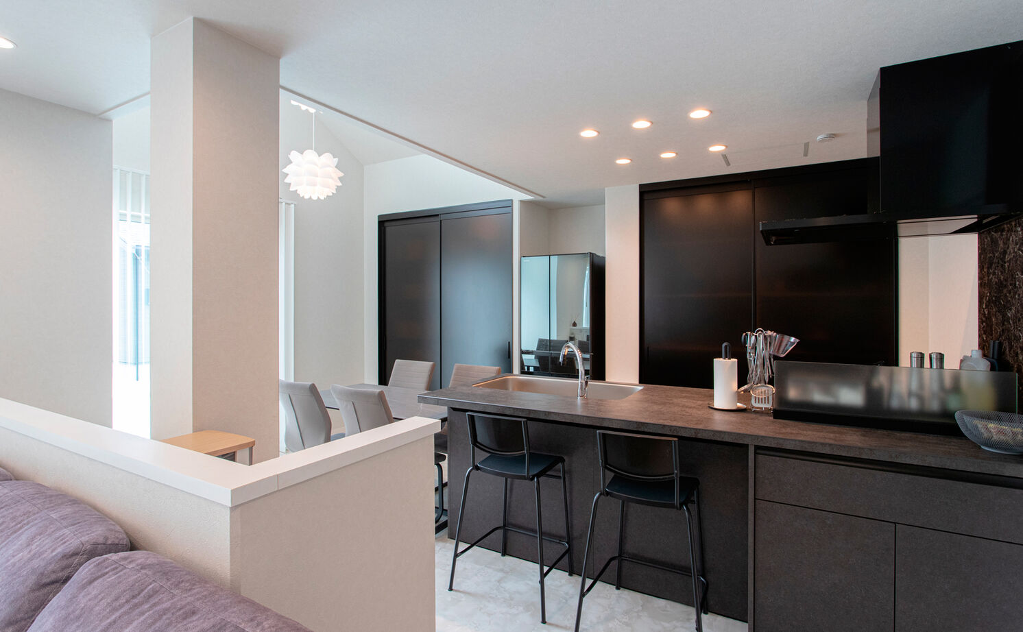 セキスイハイム 【30.5坪/夫婦+子ども2人】大開口の広いLDKや回遊動線、大型収納など、家族を第一に想い設計した平屋住宅の建築実例画像5