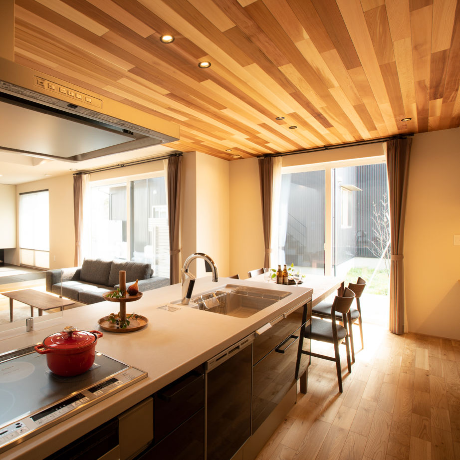 ニューハウス工業 木のぬくもりに包まれた大きな吹抜のある住まいの建築実例画像2