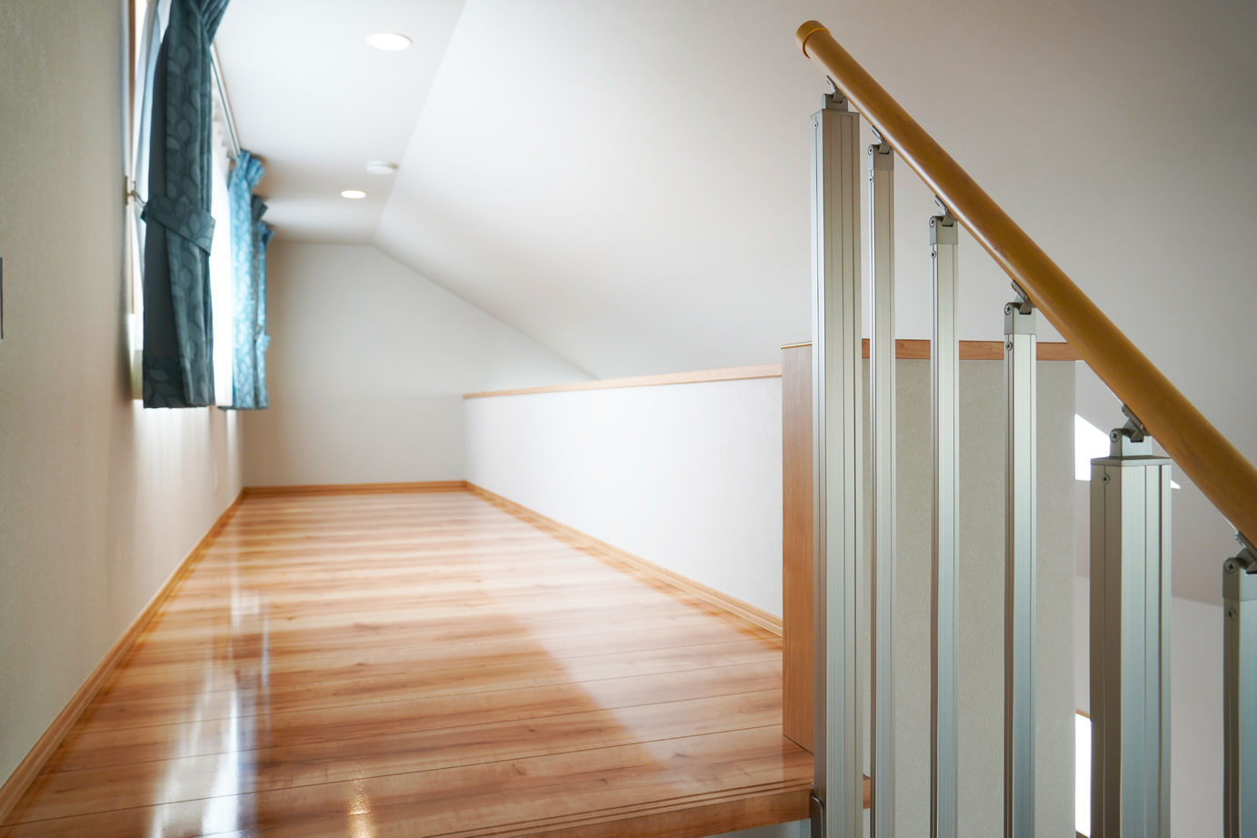 千里殖産 グレーの外観でまとまったスタイリッシュモダンハウスの建築実例画像6