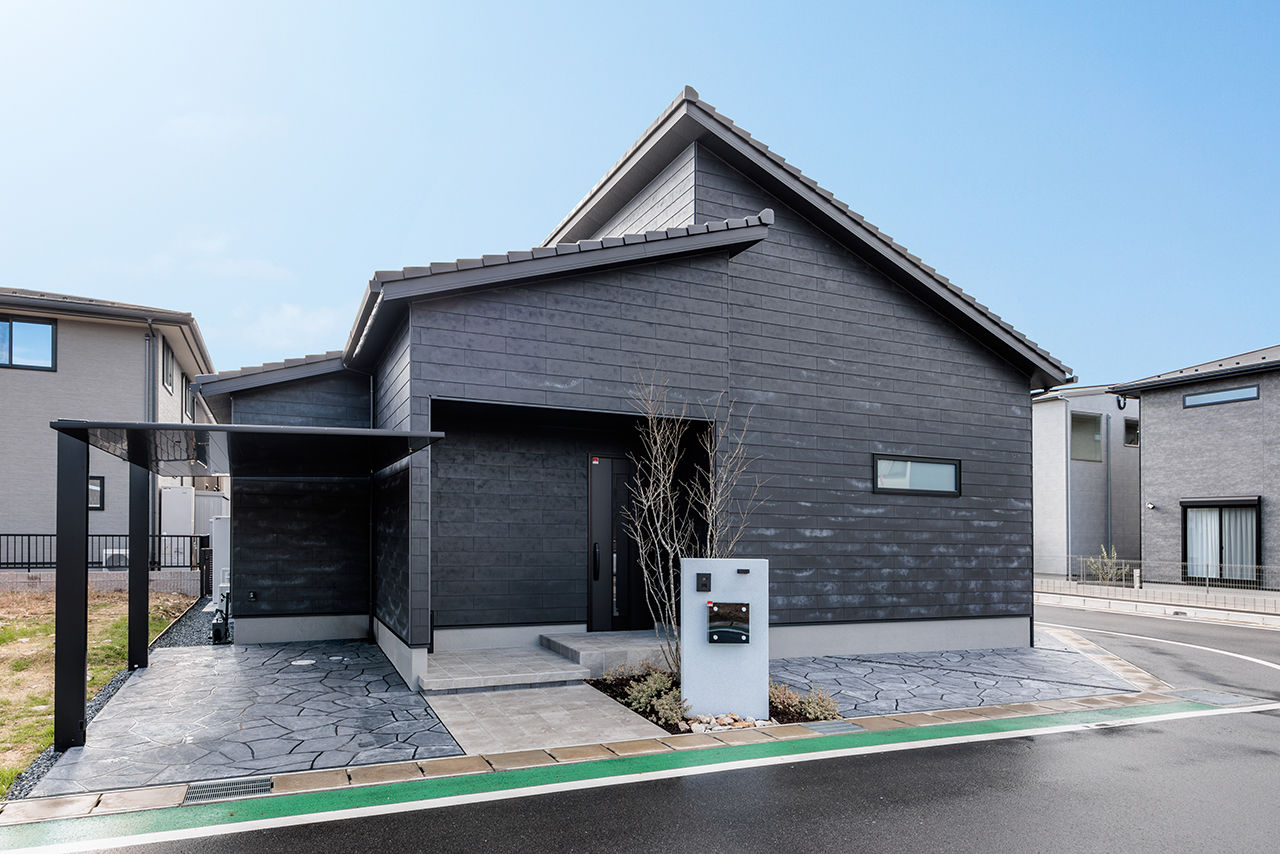 マコトホーム 【草津/平屋/ペットと暮らす】アイランドキッチンが真ん中。勾配天井がさらなる開放感を演出する平屋住宅の建築実例画像