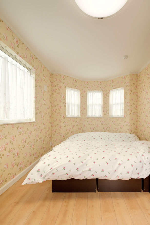 ロビンスジャパン 【2000万円台/間取図】海外ドラマに出てくるような優美な3階建ての輸入住宅の建築実例画像8