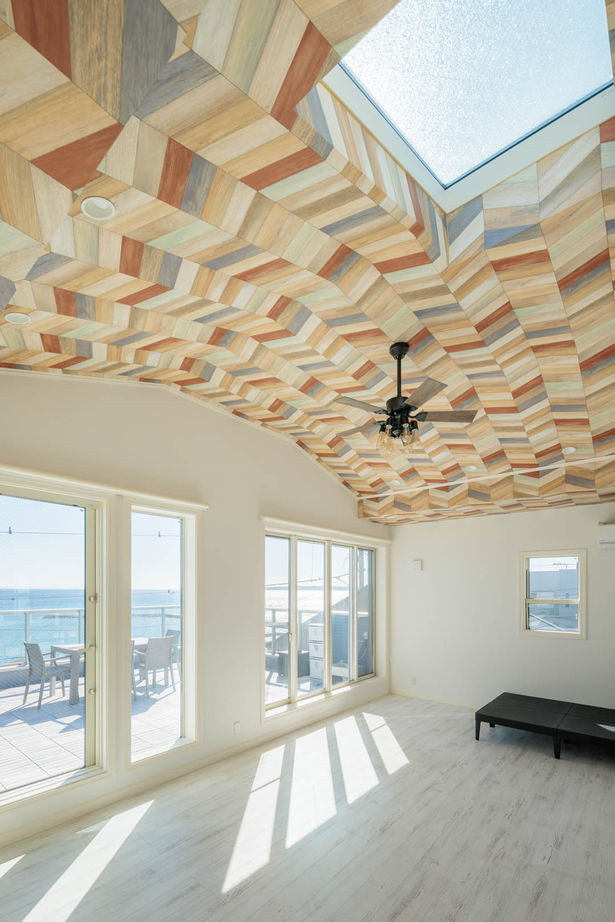 ロビンスジャパン 【2000万円台/39.3坪/屋上バルコニー/間取り図公開】毎日がリゾートライフ！きらめく海を感じて暮らす家の建築実例画像2