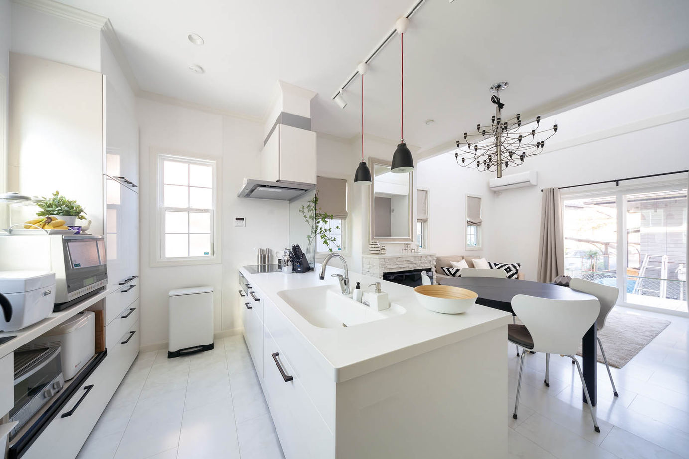 ロビンスジャパン 【1000万円台/40.7坪/吹抜け /暖炉/間取り図公開】冬も快適！ラグジュアリー＆シンプルモダンな輸入住宅　の建築実例画像5