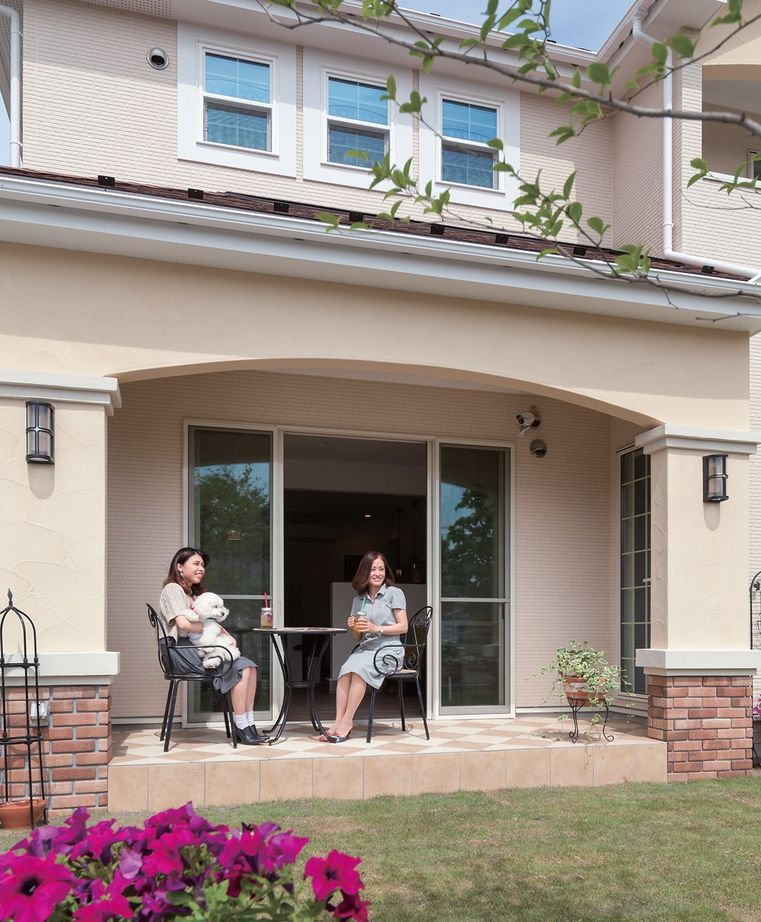 ロビンスジャパン 【1000万円台/間取図/店舗併用】カフェ兼住宅の夢叶う優美な外観の建築実例画像2