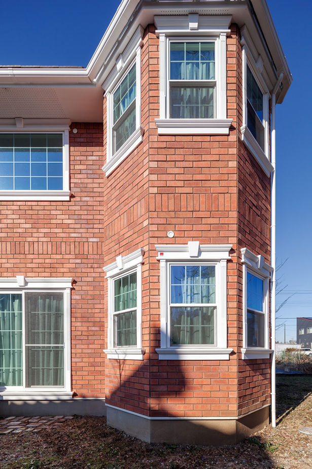 ロビンスジャパン 【1626万円/32.7坪/レンガ/間取り図公開】静かに深まる風合いと美観、重厚感が魅力のレンガの洋館の建築実例画像2