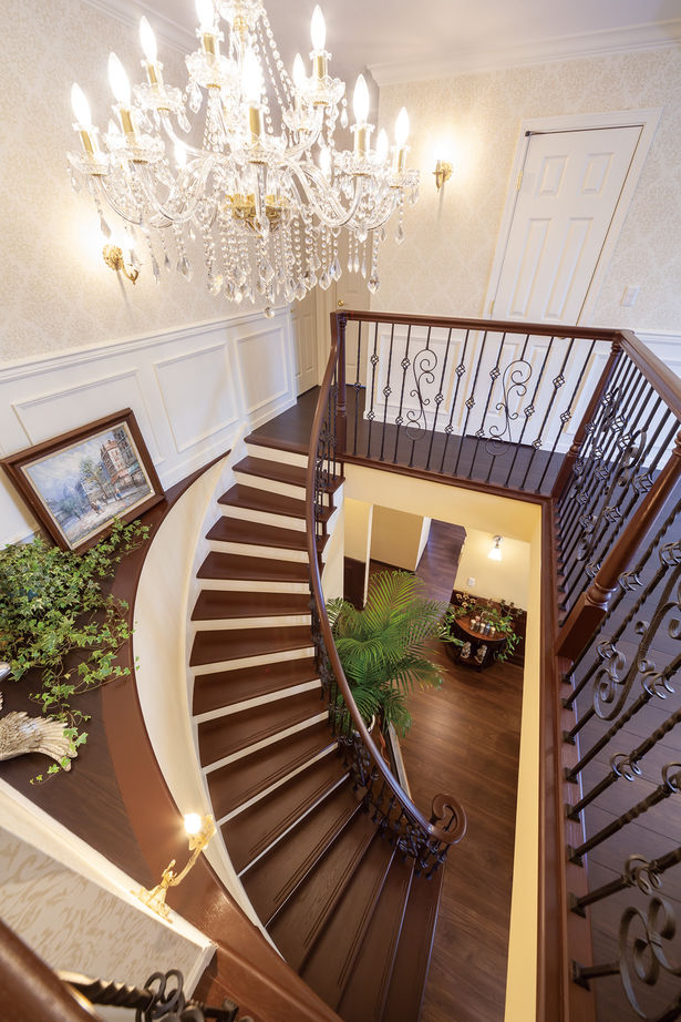 ロビンスジャパン 【2981万円/59.6坪/サーキュラー階段  /間取り図公開】人生を華やかに彩るクイーン・アン様式の邸宅の建築実例画像6