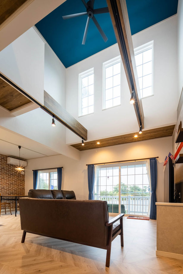 ロビンスジャパン 【3000万円台/89.5坪/完全分離・二世帯住宅/西海岸】カバードポーチの外ごはんが楽しいアメリカンハウスの建築実例画像4