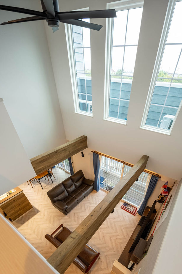 ロビンスジャパン 【3000万円台/89.5坪/完全分離・二世帯住宅/西海岸】カバードポーチの外ごはんが楽しいアメリカンハウスの建築実例画像8