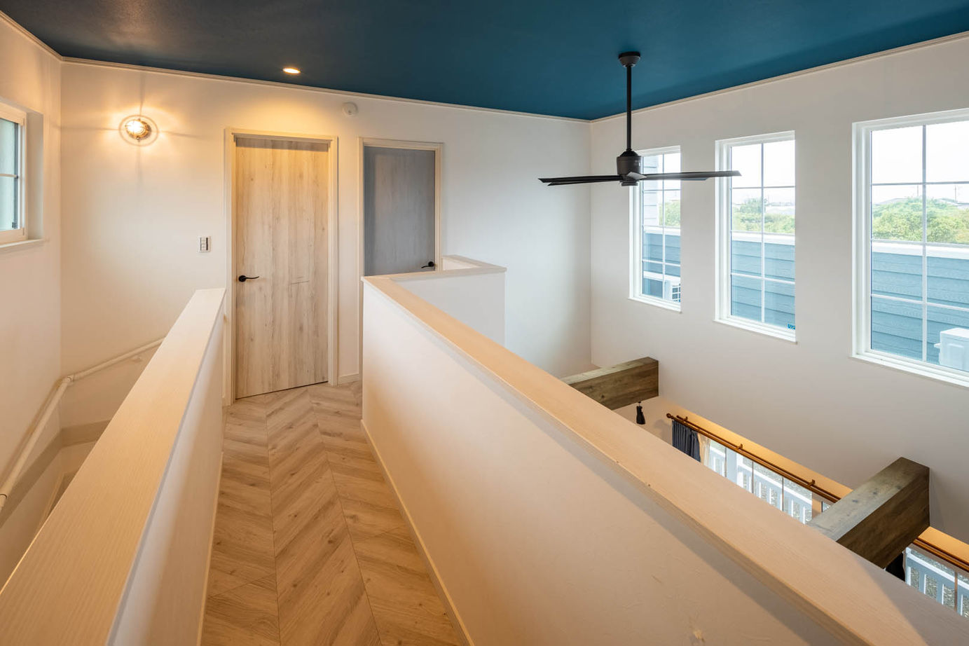 ロビンスジャパン 【3000万円台/89.5坪/完全分離・二世帯住宅/西海岸】カバードポーチの外ごはんが楽しいアメリカンハウスの建築実例画像9