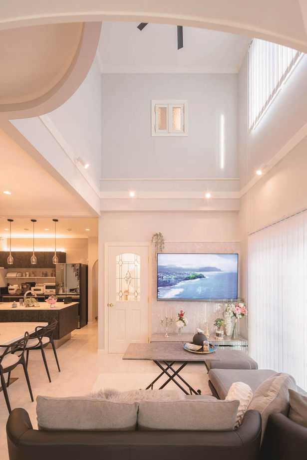 ロビンスジャパン 【2000万円台/36坪/店舗併用/間取り図公開】パノラマウインドウが目を惹くネイルサロン併設の輸入住宅の建築実例画像2