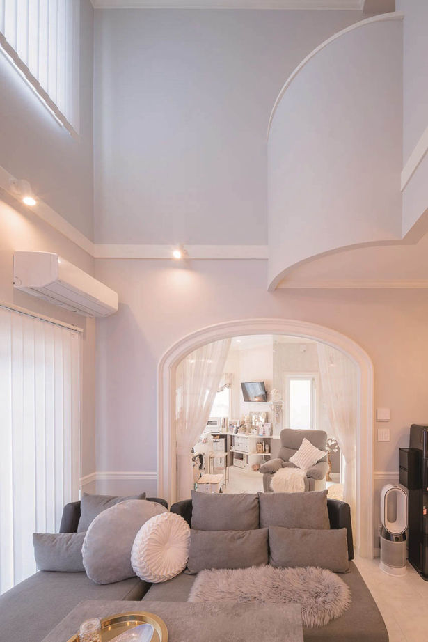 ロビンスジャパン 【2000万円台/36坪/店舗併用/間取り図公開】パノラマウインドウが目を惹くネイルサロン併設の輸入住宅の建築実例画像4