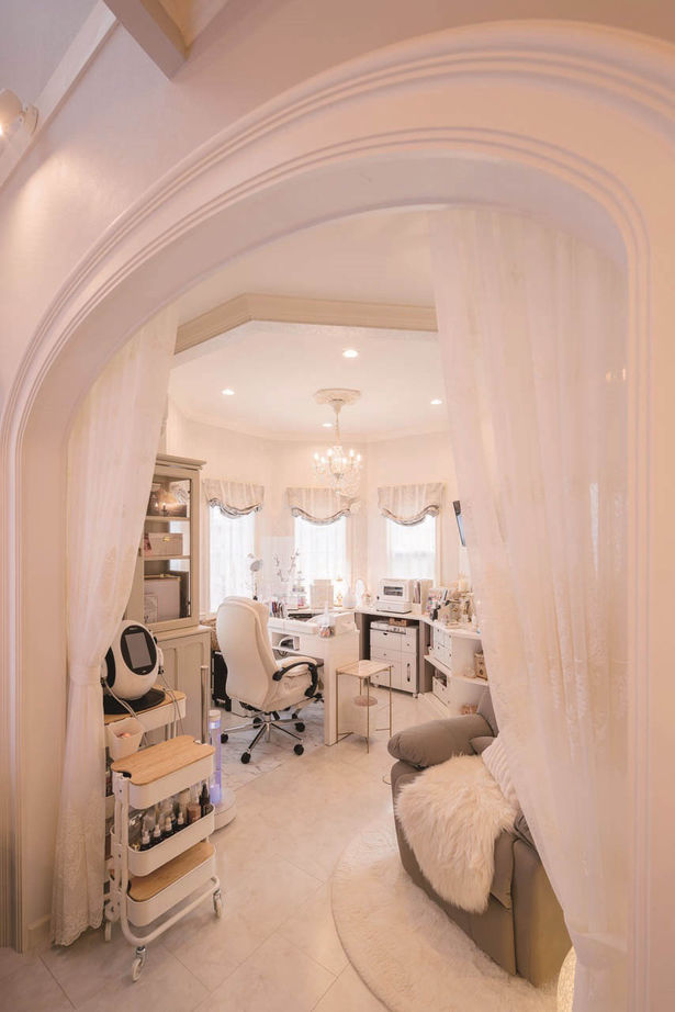 ロビンスジャパン 【2000万円台/36坪/店舗併用/間取り図公開】パノラマウインドウが目を惹くネイルサロン併設の輸入住宅の建築実例画像5