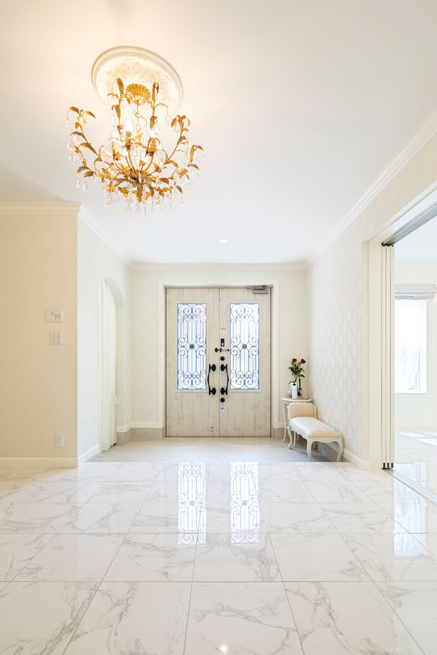 ロビンスジャパン 【4000万円～/68.1坪/3階建て】ヨーロッパの高級邸宅を再現した、瀟洒な美術館のような3階建ての建築実例画像2