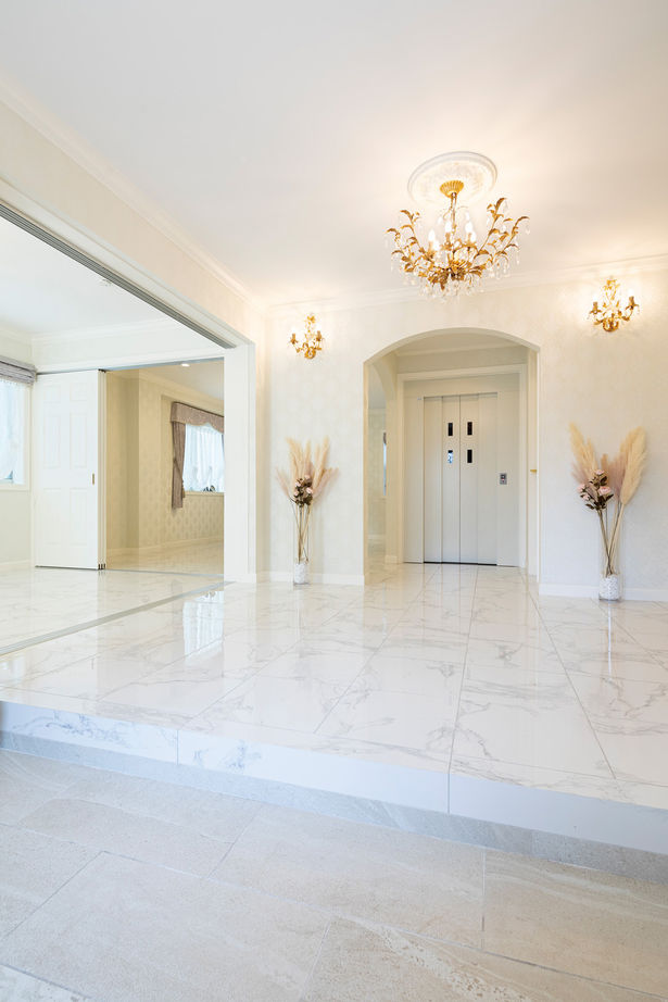 ロビンスジャパン 【4000万円～/68.1坪/3階建て】ヨーロッパの高級邸宅を再現した、瀟洒な美術館のような3階建ての建築実例画像3