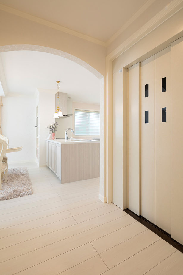 ロビンスジャパン 【4000万円～/68.1坪/3階建て】ヨーロッパの高級邸宅を再現した、瀟洒な美術館のような3階建ての建築実例画像8