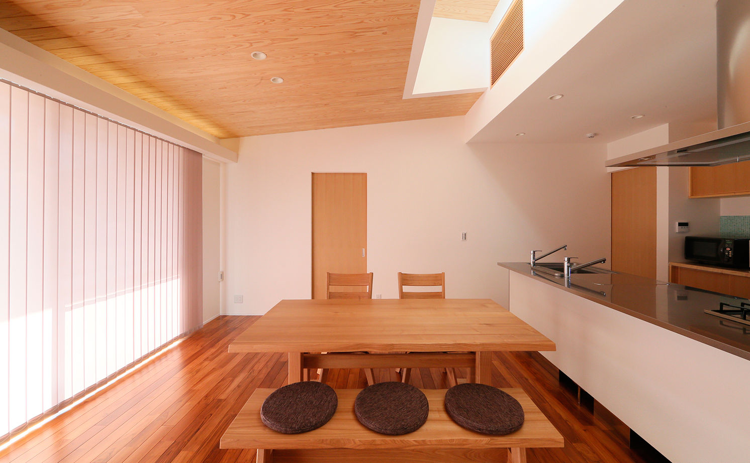 大政建築 【2000万円台/平屋/間取り図】ビルトインガレージのある平屋。塗り壁や無垢材を活かした、和モダンの平屋の建築実例画像5