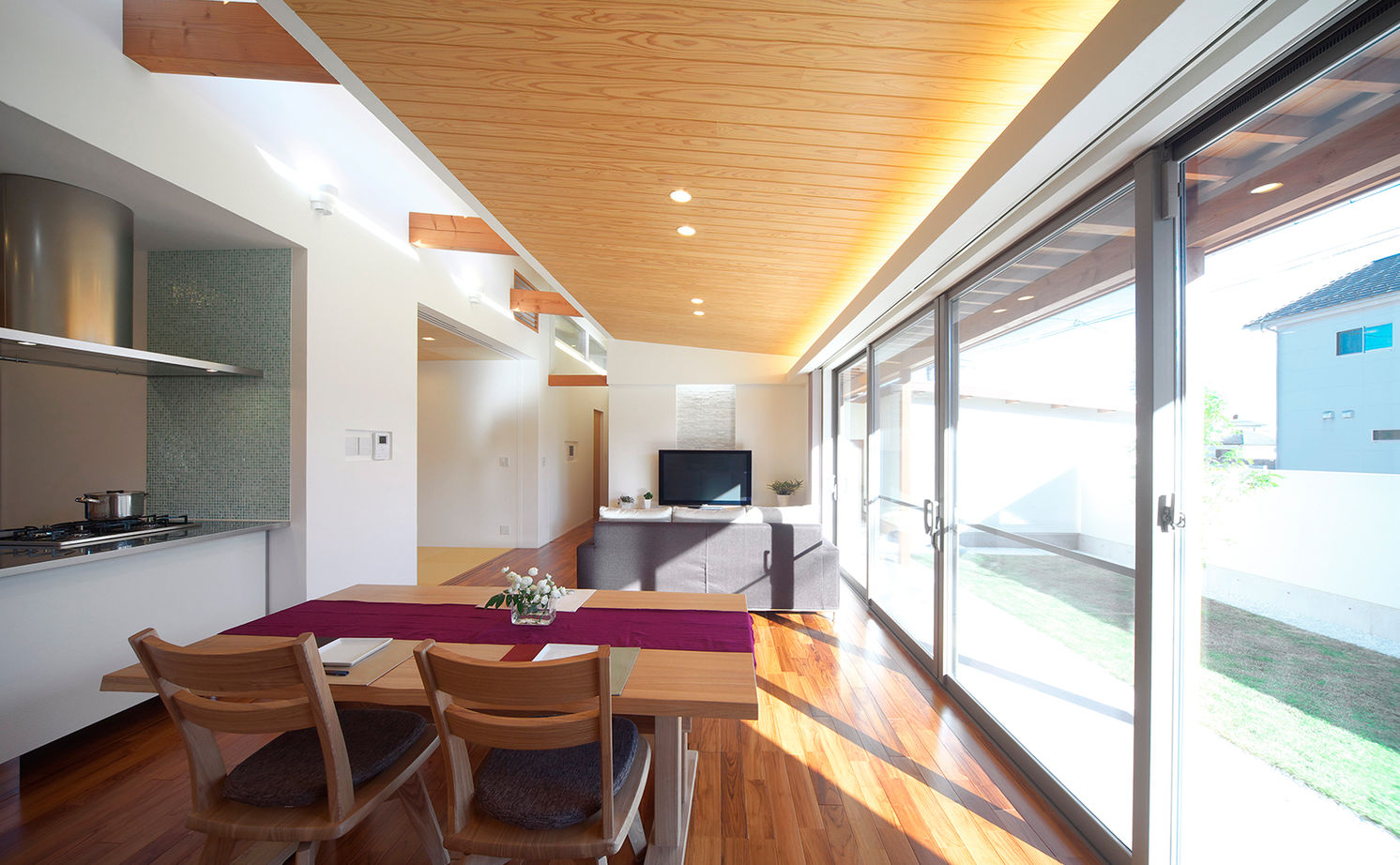 大政建築 【2000万円台/平屋/間取り図】ビルトインガレージのある平屋。塗り壁や無垢材を活かした、和モダンの平屋の建築実例画像7