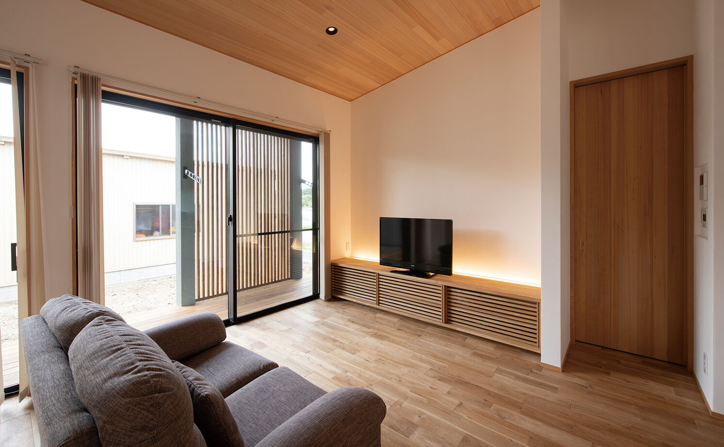 大政建築 【2000万円台/平屋/コの字型間取り】家事ラク間取りがこだわり。共働き夫妻が建てたナチュラルモダンな平屋の建築実例画像3