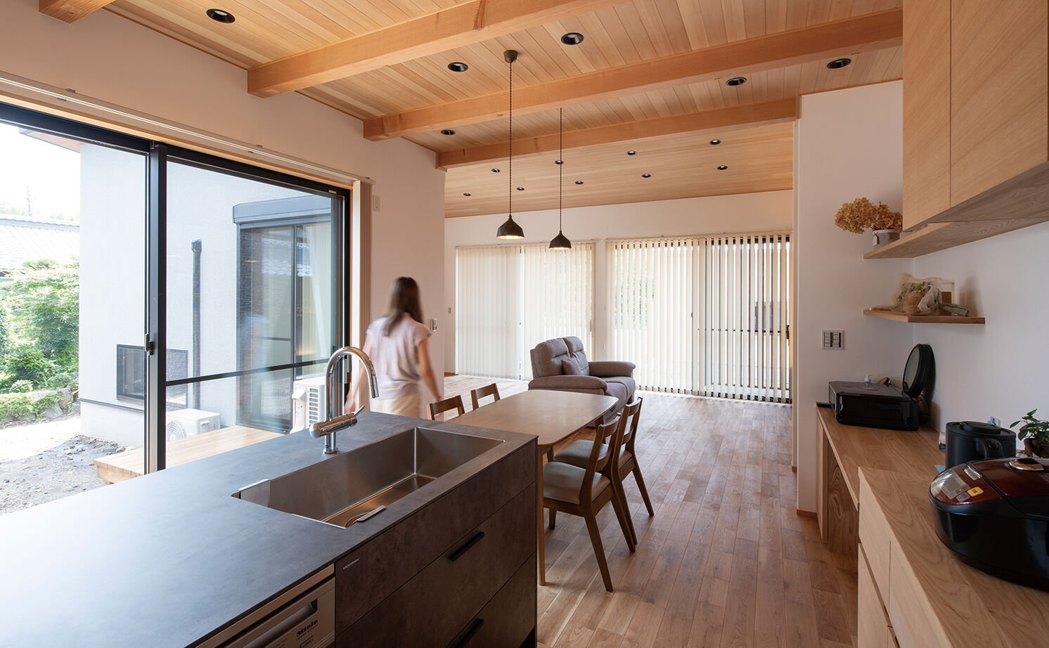 大政建築 【2000万円台/平屋/コの字型間取り】家事ラク間取りがこだわり。共働き夫妻が建てたナチュラルモダンな平屋の建築実例画像4