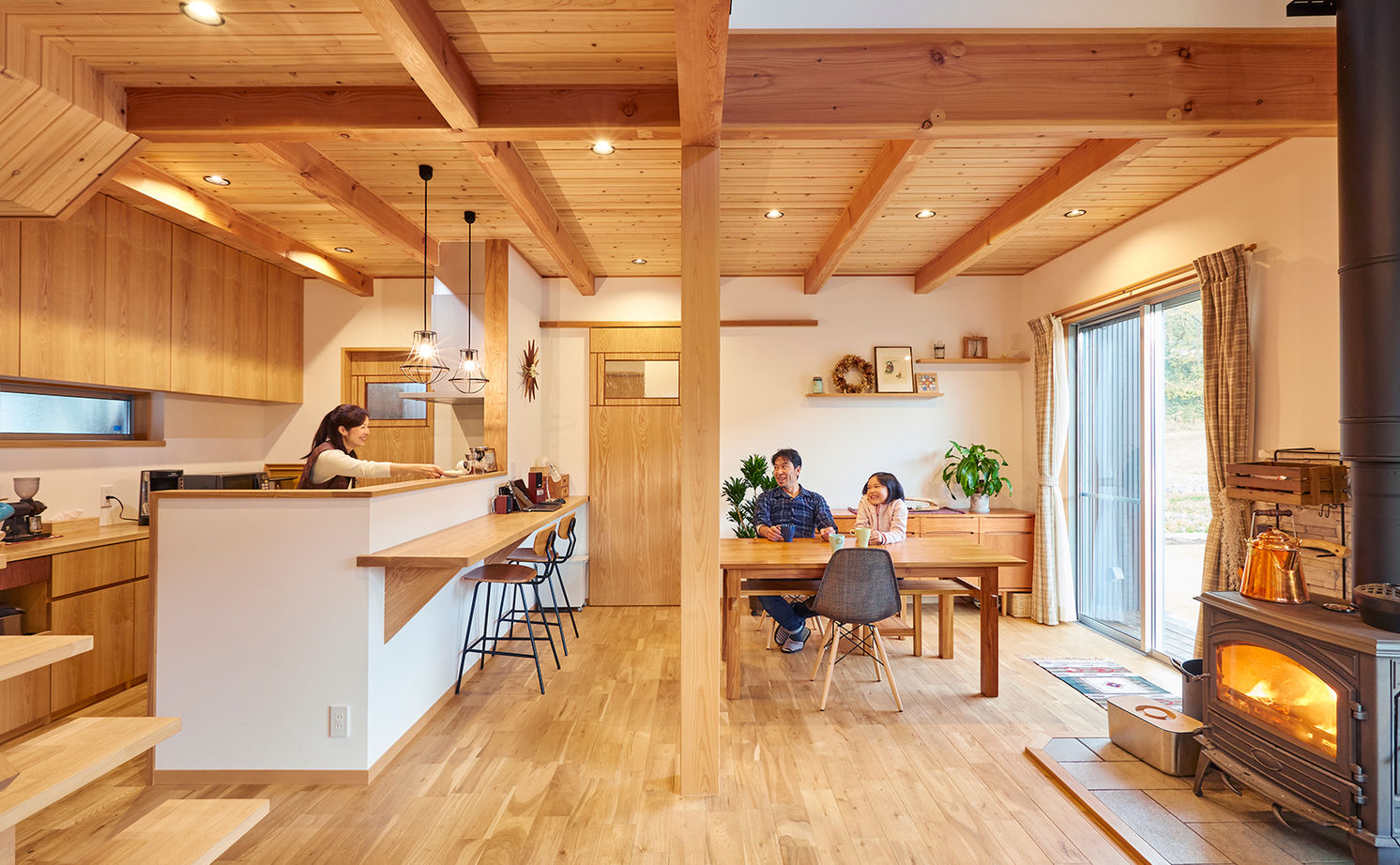 大政建築 【2000万円台/40坪台/理想の間取り/ガレージ/駐車2台可】自然に溶け込む、アウトドアライフを楽しむ住まいの建築実例画像3