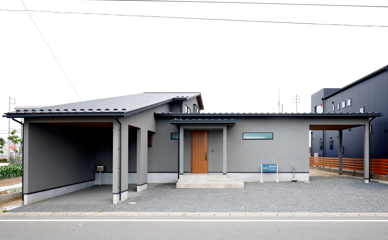 大政建築 【岐阜市/中庭/ビルトインガレージ/間取り図】手仕事感のある造作家具も随所に。天然木のモダンスタイルの建築実例画像1