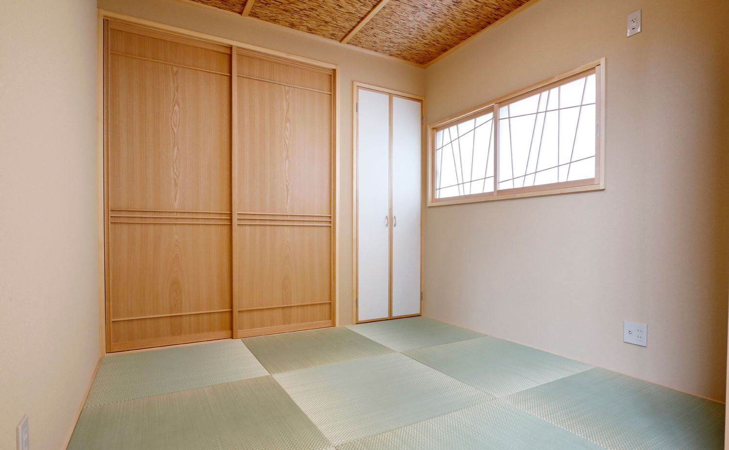 大政建築 【岐阜市/中庭/ビルトインガレージ/間取り図】手仕事感のある造作家具も随所に。天然木のモダンスタイルの建築実例画像9