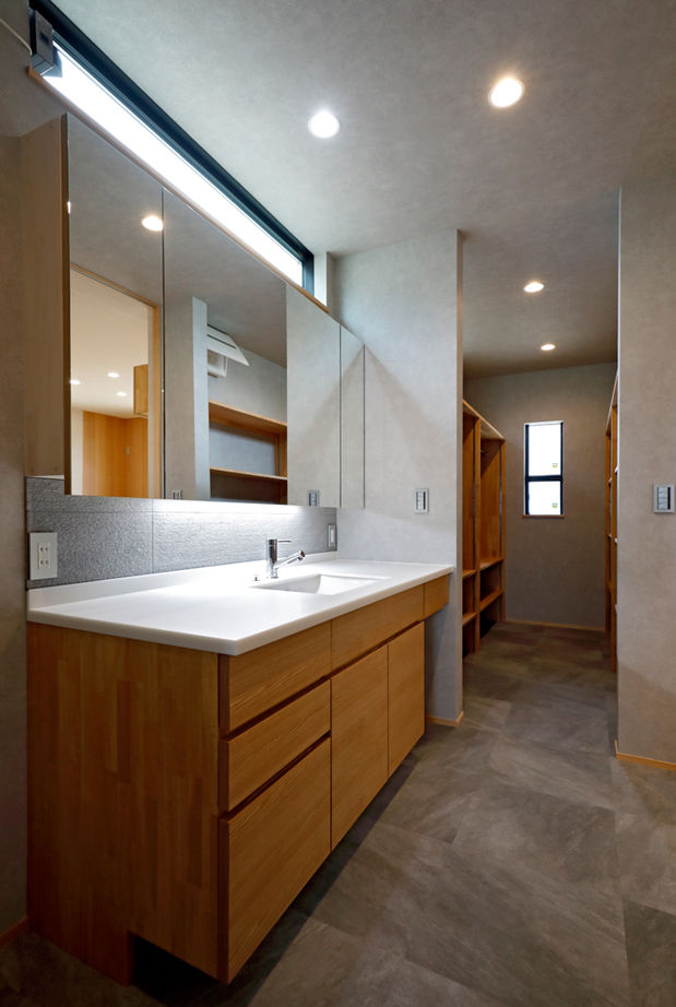 大政建築 【岐阜市/中庭/ビルトインガレージ/間取り図】手仕事感のある造作家具も随所に。天然木のモダンスタイルの建築実例画像13