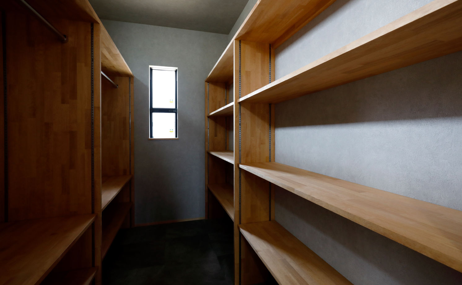 大政建築 【岐阜市/中庭/ビルトインガレージ/間取り図】手仕事感のある造作家具も随所に。天然木のモダンスタイルの建築実例画像14