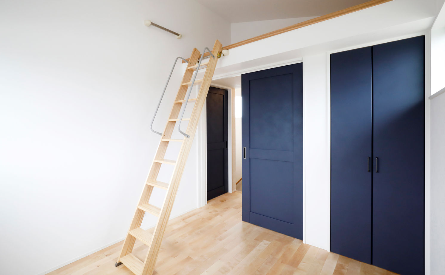 大政建築 【岐阜市/中庭/ビルトインガレージ/間取り図】手仕事感のある造作家具も随所に。天然木のモダンスタイルの建築実例画像16