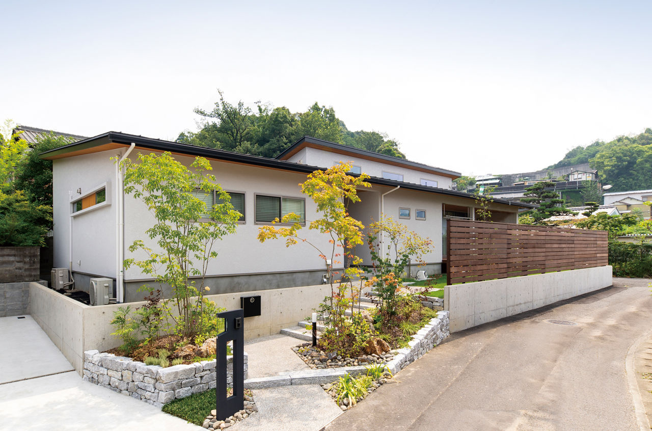 大政建築 【平屋/40坪台/理想の間取り】シンプルデザインの平屋。塗り壁や無垢材の素材感を楽しむ、ゆとりある平屋の建築実例画像1