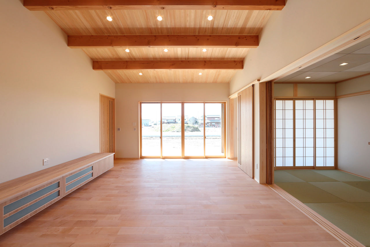 大政建築 【平屋/和モダン/理想の間取り】ゆとりある縁側やウッドデッキが心地よい、和の趣を感じる平屋の住まいの建築実例画像2