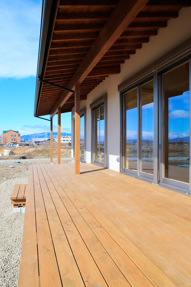 大政建築 【平屋/和モダン/理想の間取り】ゆとりある縁側やウッドデッキが心地よい、和の趣を感じる平屋の住まいの建築実例画像4