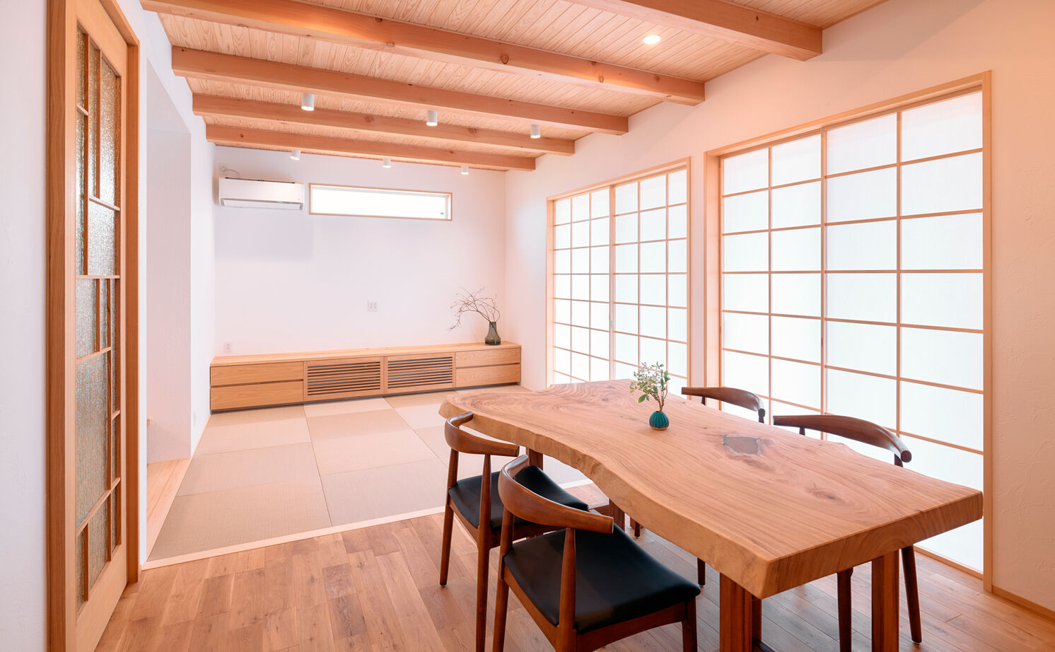 大政建築 【岐阜県/3000万円台/和モダン/ガレージ/間取図有】天然素材にこだわった、空気の違いを感じる和モダンな家の建築実例画像5