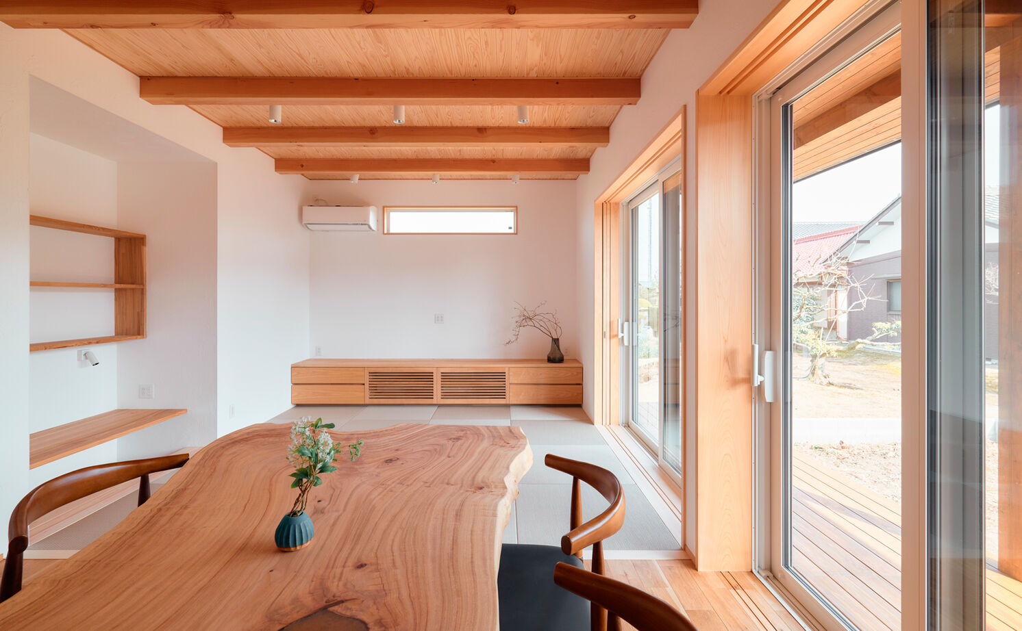大政建築 【岐阜県/3000万円台/和モダン/ガレージ/間取図有】天然素材にこだわった、空気の違いを感じる和モダンな家の建築実例画像6