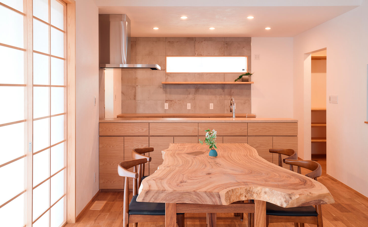 大政建築 【岐阜県/3000万円台/和モダン/ガレージ/間取図有】天然素材にこだわった、空気の違いを感じる和モダンな家の建築実例画像7