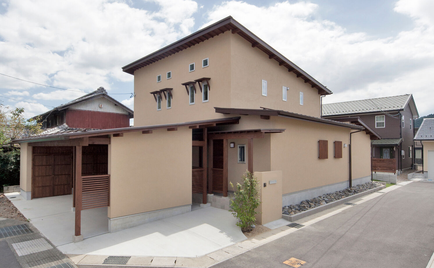 大政建築 【山県市｜ガレージハウス】和とアジアンの融合。動線や収納にこだわった間取りで家事のしやすい家にの建築実例画像1