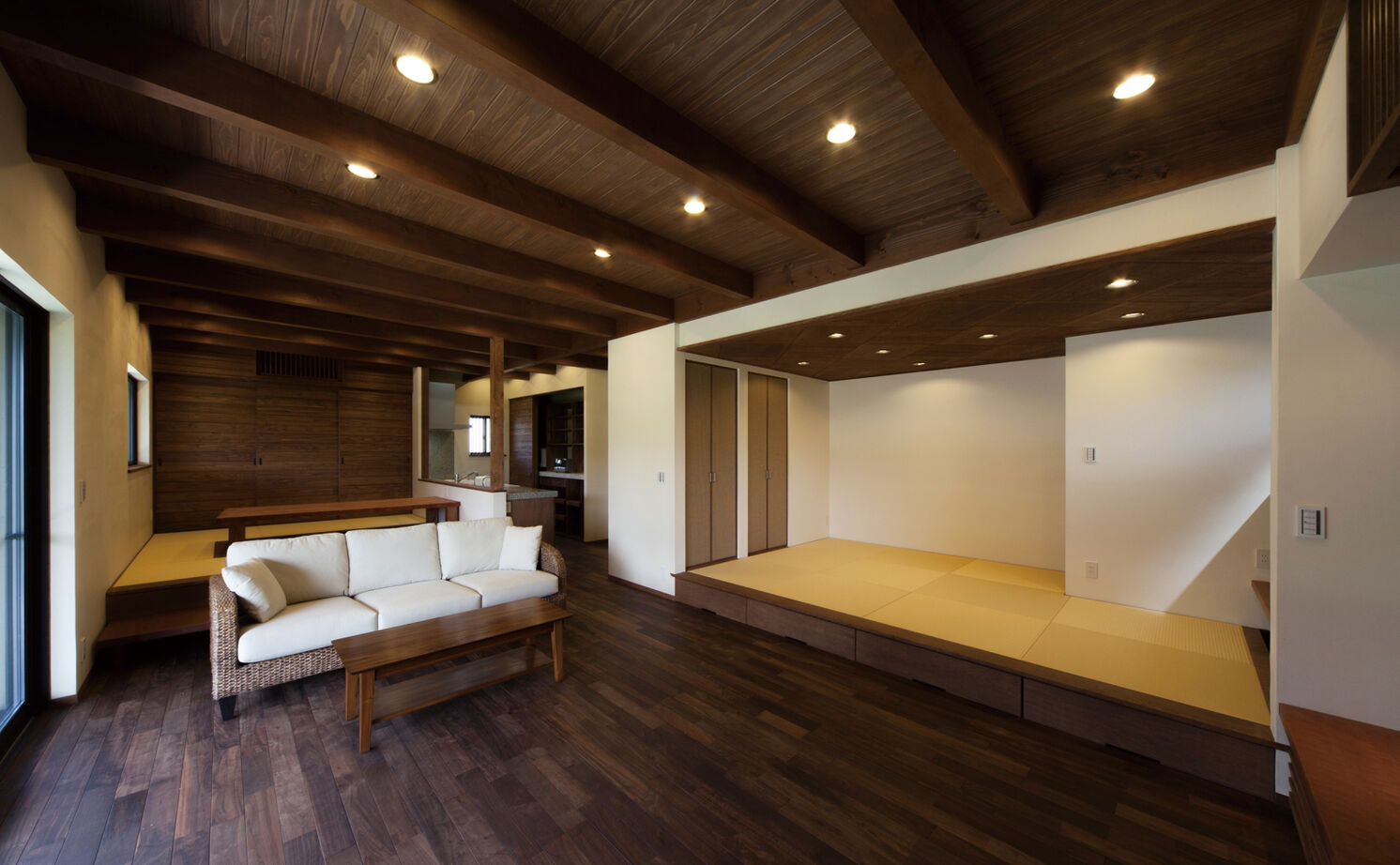 大政建築 【山県市｜ガレージハウス】和とアジアンの融合。動線や収納にこだわった間取りで家事のしやすい家にの建築実例画像2