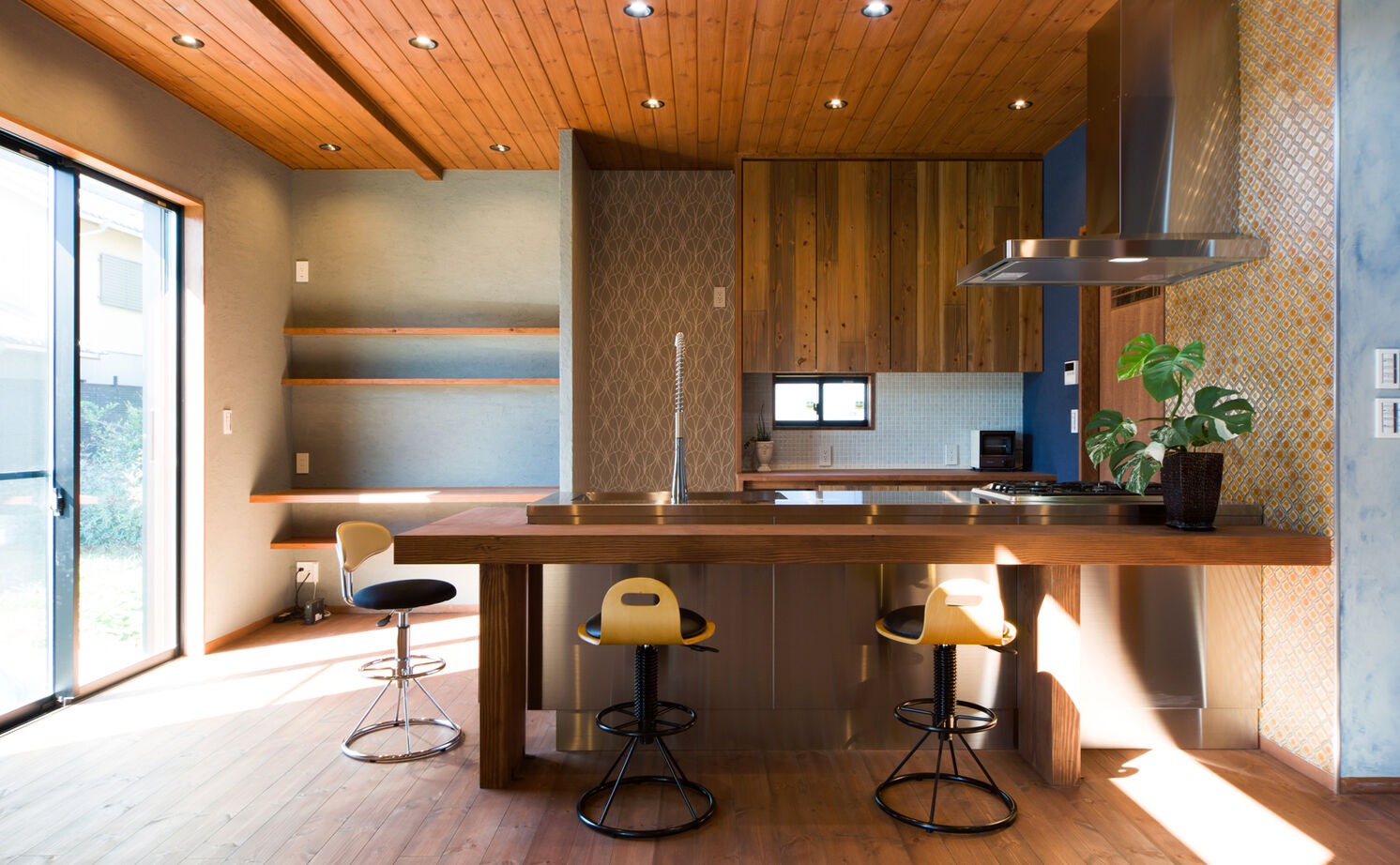 大政建築 【岐阜市/30坪台の間取り】素材や色使いで自分らしく。ビストロ風キッチンで腕を振るう毎日の建築実例画像1